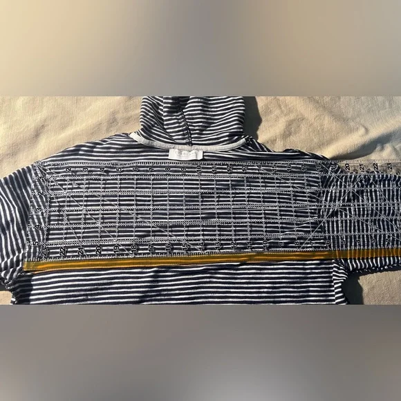 Everlane box-cut long-sleeved shirt with hood - Picture 7 of 12